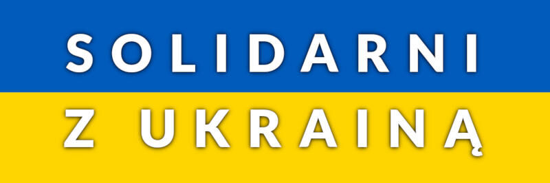 Napis Solidarni z Ukrainą na tle flagi Ukrainy